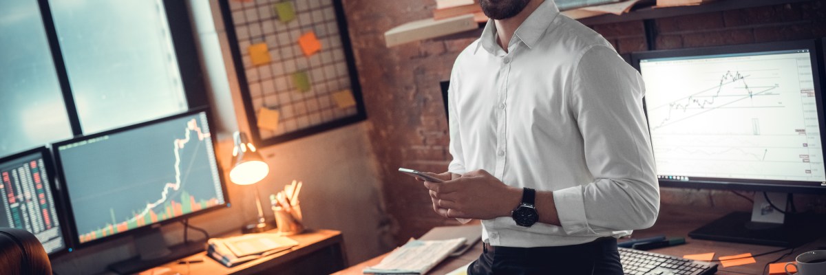 Day Trader selling the pound