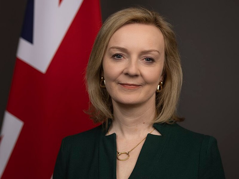Liz Truss crosses the floor and accidentally rejoins the Conservative Party